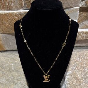 Elegant Gold Necklace with Pearl & Crystal Gemstone Accents